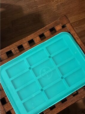The Pampered Chef turquoise chocolate/granola bar mold kit